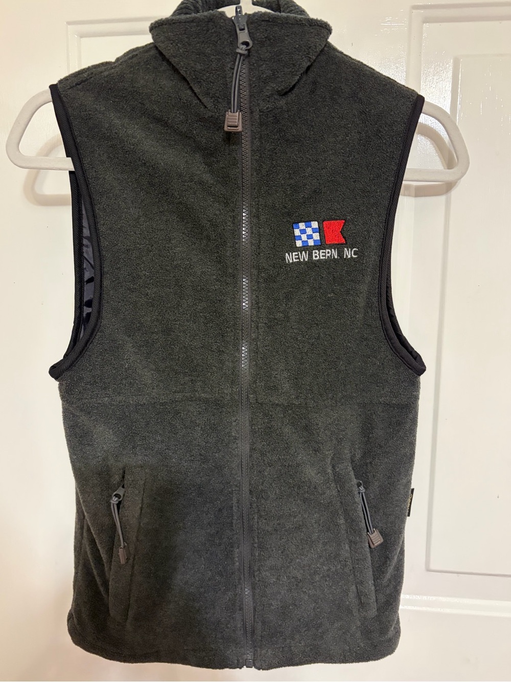 Baru Sports Dark Gray Full-Zip Fleece Vest Embroidered Design & New Bern, NC ~XS